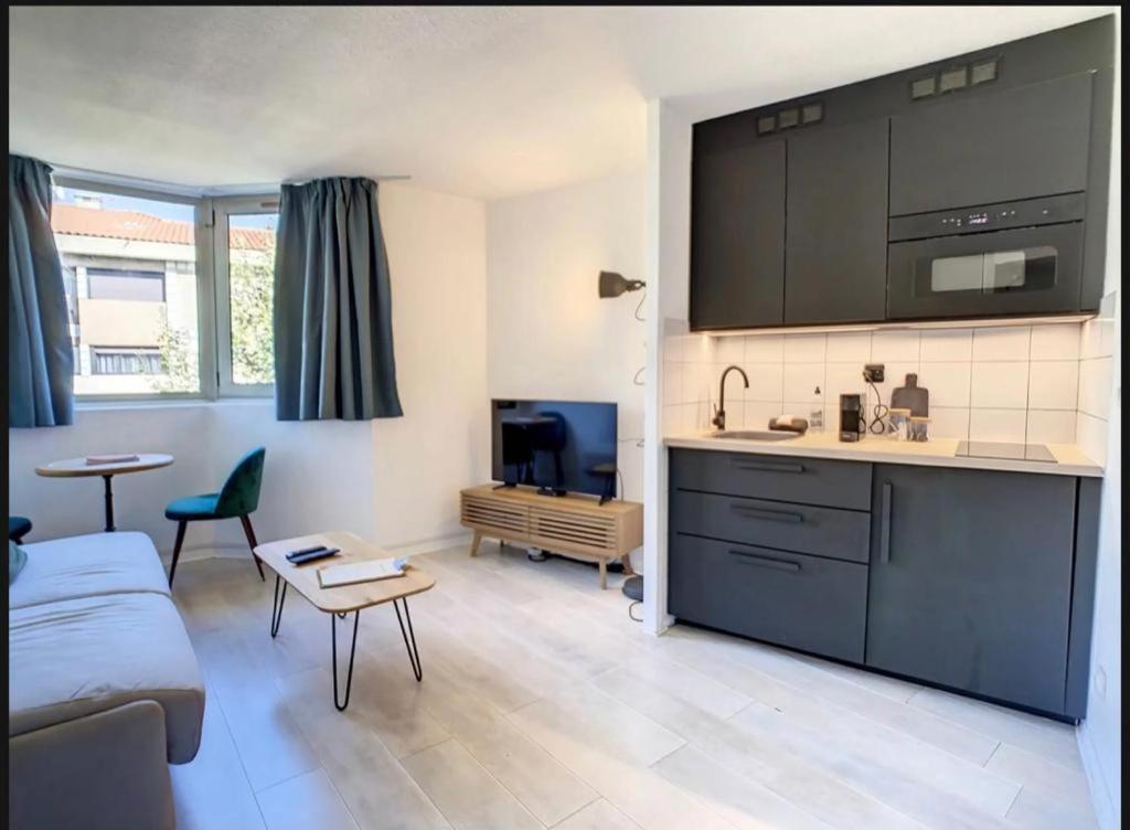 Studio Contemporain Avec Piscine Proche De La Mer Cannes Buitenkant foto